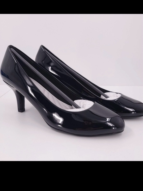 easy street Shoes - Women’s easy street Black Patent Mid Heel Pumps Size 11m New No Box